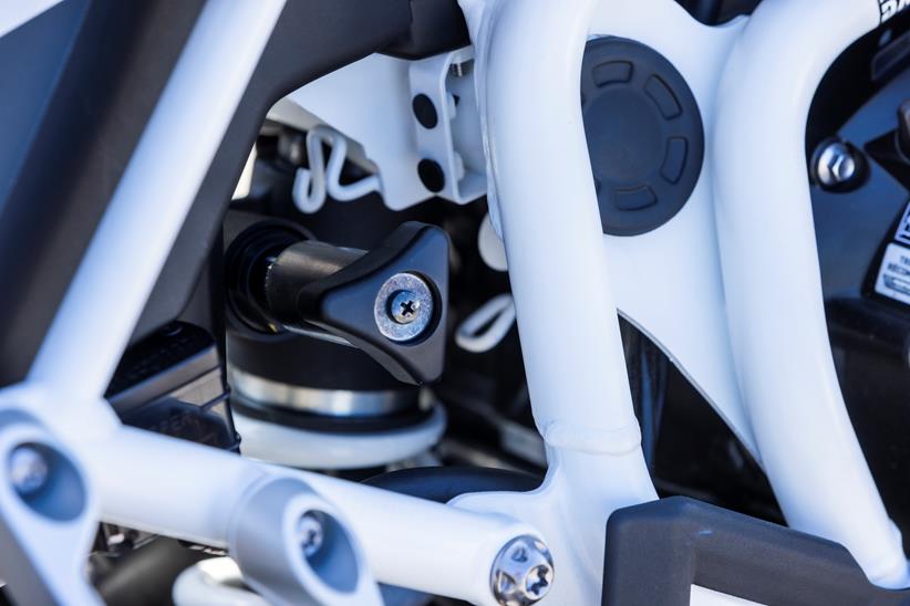 2024 Triumph tiger 900 Rally Pro - rear suspension