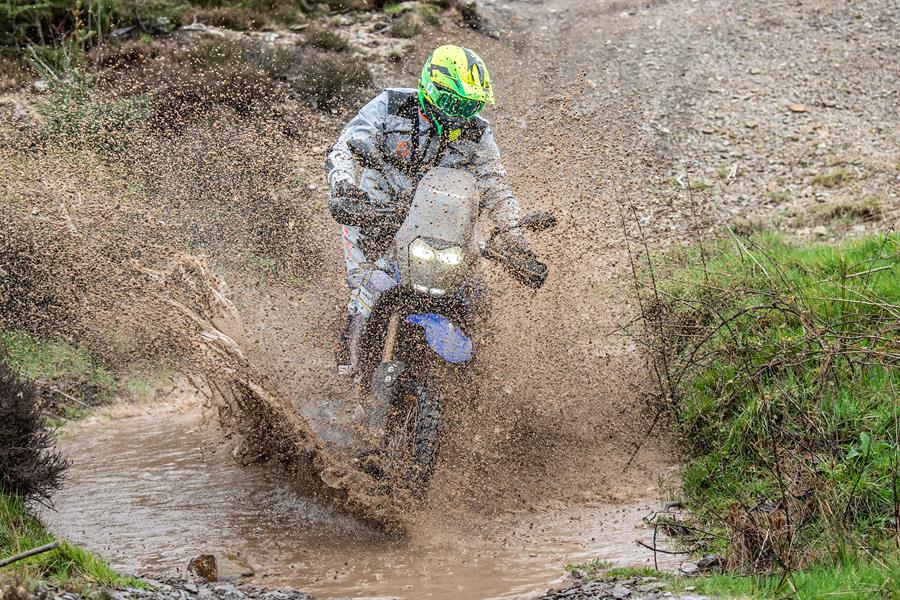 Yamaha Ténéré 700 Extreme crossing deep puddle