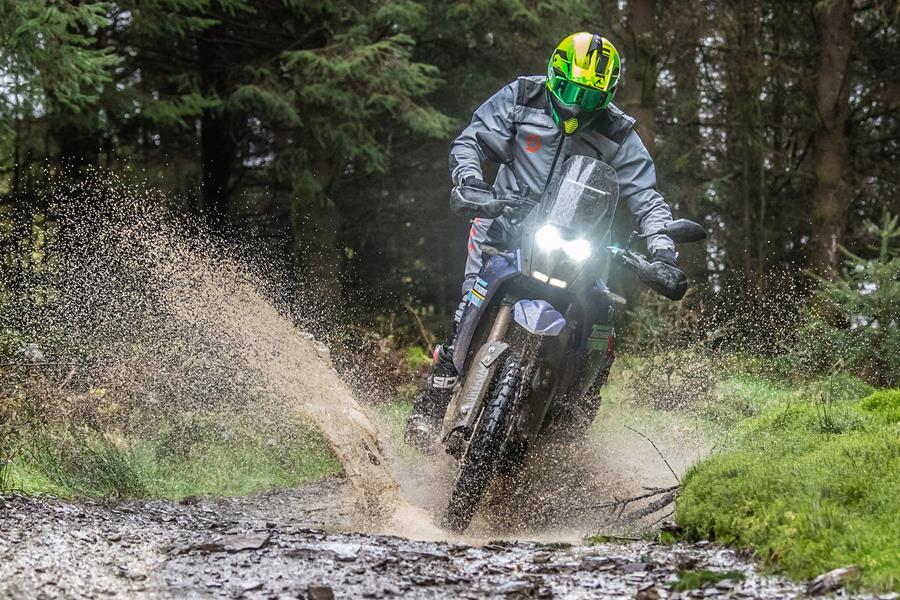 Yamaha Ténéré 700 Extreme muddy forrest